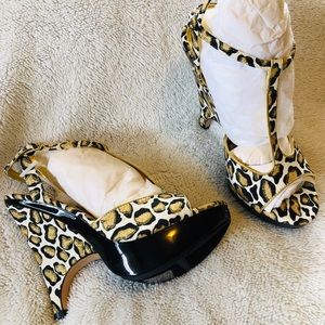 Colin Stuart Womens  Wedge Heels Gold
